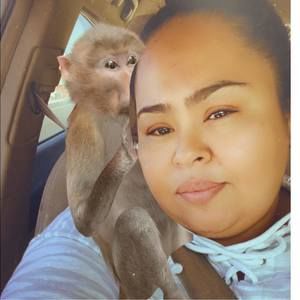 Meet your Posher, Esmeralda